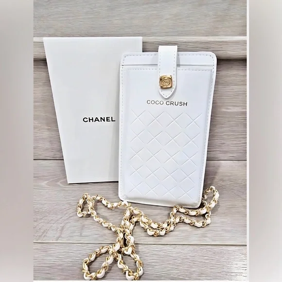 Chanel New Quilted White Phone & Card Holder Crossbody Gold Chain Strap GWP VIP - Picture 1 of 10